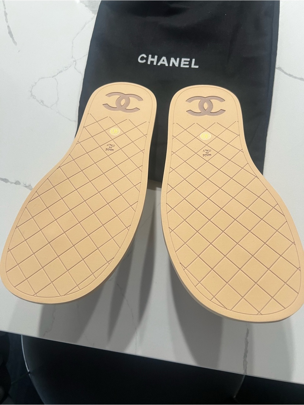 CHANEL Thong Sandals with Black Footbed - Picture 4 of 4